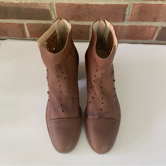 Journee Collection Womens Brown leather block heel Ankle Boots Shoes US 8 M - Picture 4 of 11